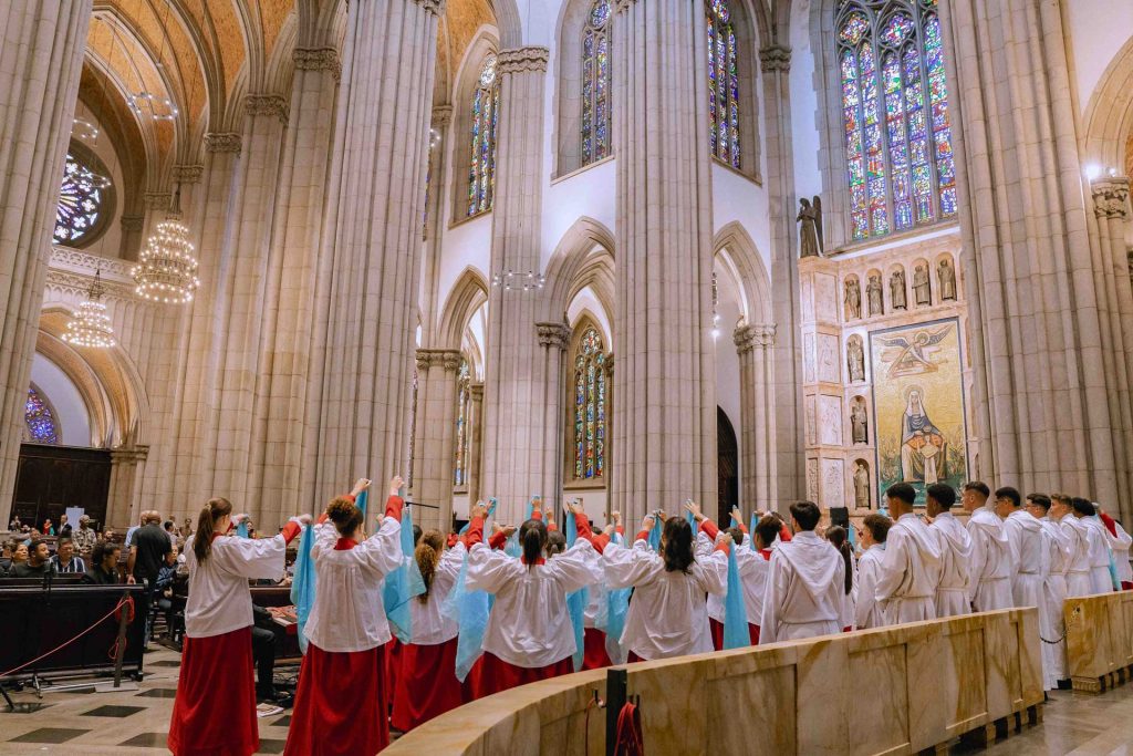 2024-11-22-canarinhos-itabirito-catedral-sé-fotos-íris-zanetti-145