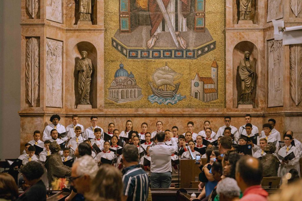 2024-11-22-canarinhos-itabirito-catedral-sé-fotos-íris-zanetti-58